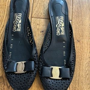 SALVATORE FERAGAMO SLIP ON SIZE 9